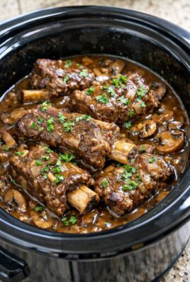 Côtes de bœuf mijotées dans une sauce aux champignons