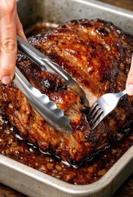 Épaule de porc glacée au miel et à l'ail, un plat succulent et savoureux.